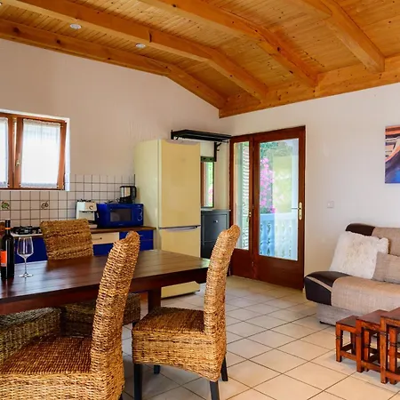 Apartman I Karma Tisno