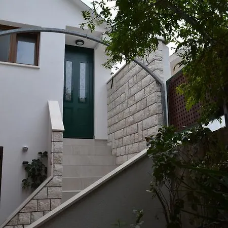 Apartman I Karma Tisno